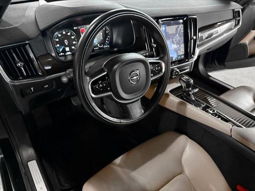 2018 Volvo S90 T5 Momentum