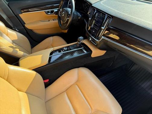 2018 Volvo S90 T5 Momentum
