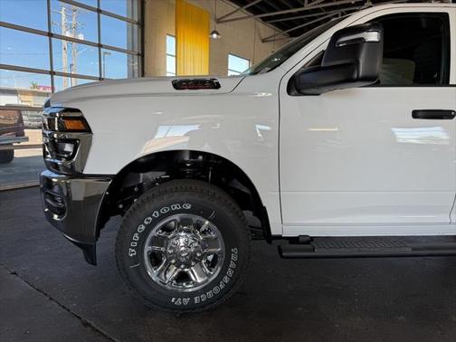 2025 RAM 2500 Tradesman Crew Cab 4x4 6'4' Box