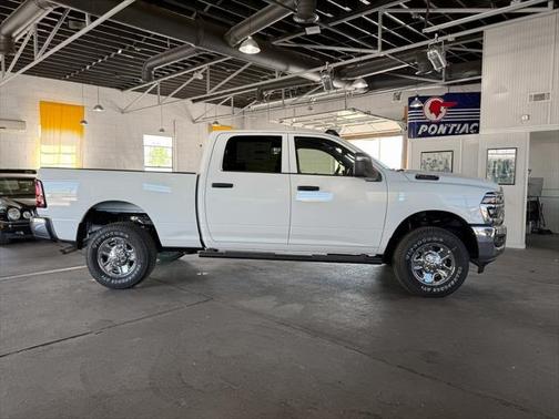 2025 RAM 2500 Tradesman Crew Cab 4x4 6'4' Box