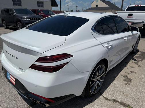 2022 Genesis G70 2.0T RWD
