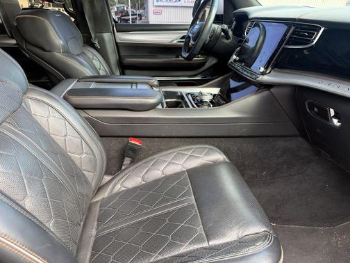 Diamond Black Crystal Pearlcoat 2022 Jeep Grand Wagoneer Series III 4x4
