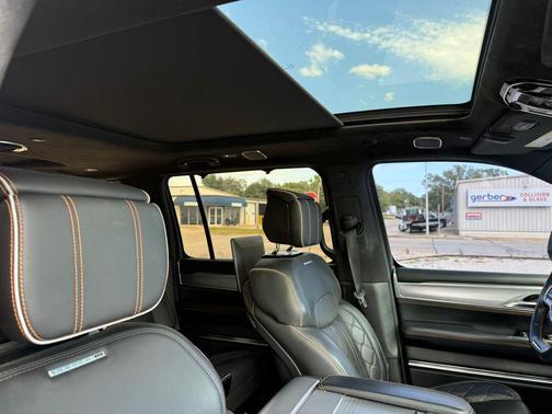 Diamond Black Crystal Pearlcoat 2022 Jeep Grand Wagoneer Series III 4x4