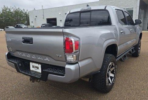 2017 Toyota Tacoma SR