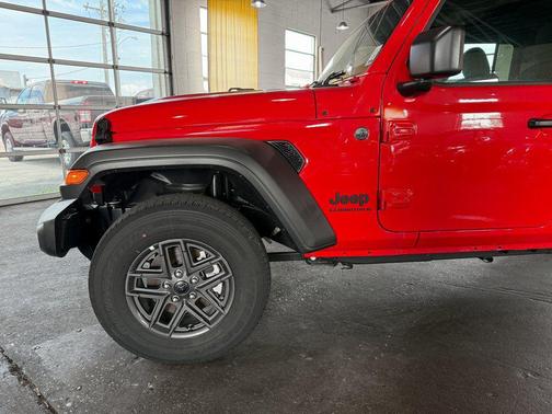 Firecracker Red Clearcoat 2025 Jeep Gladiator Sport S