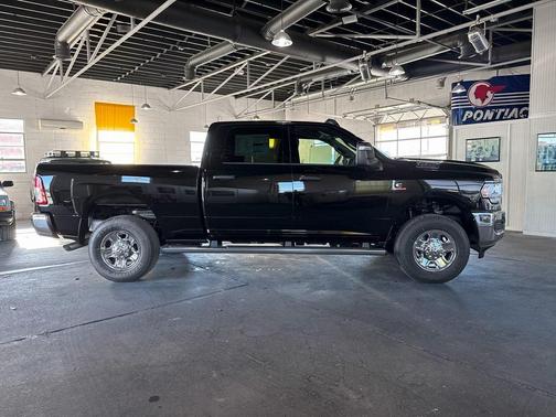 2024 RAM 2500 Tradesman Crew Cab 4x4 6'4' Box