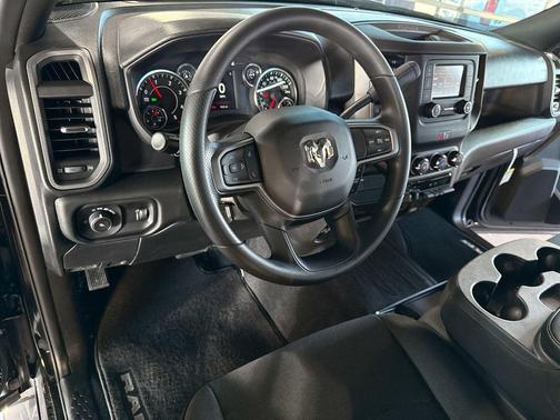 2024 RAM 2500 Tradesman Crew Cab 4x4 6'4' Box