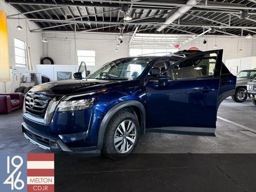 2022 Nissan Pathfinder SL 4WD