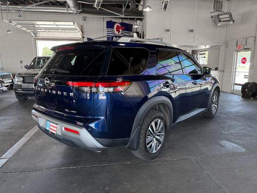 2022 Nissan Pathfinder SL 4WD