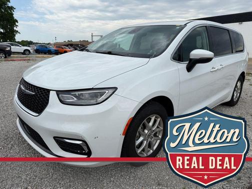 Bright White Clearcoat 2023 Chrysler Pacifica Touring L