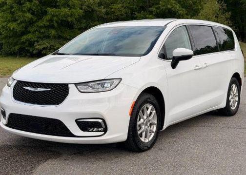Bright White Clearcoat 2023 Chrysler Pacifica Touring L