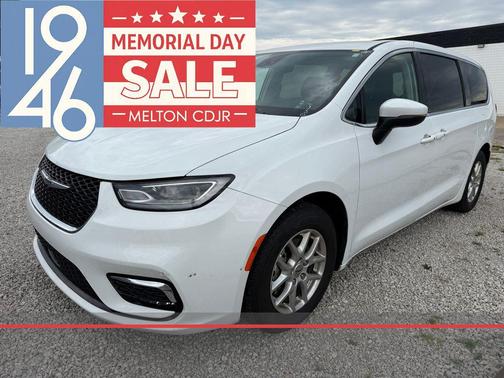 Bright White Clearcoat 2023 Chrysler Pacifica Touring L