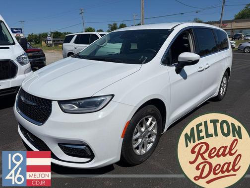 Bright White Clearcoat 2023 Chrysler Pacifica Touring L