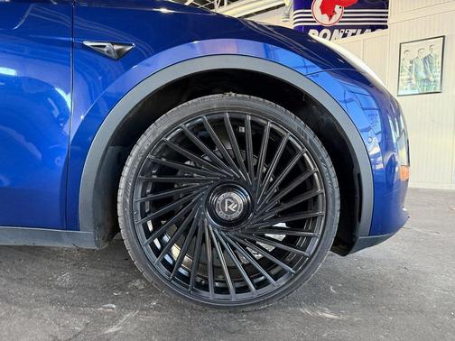 2022 Tesla Model Y Long Range Dual Motor All-Wheel Drive