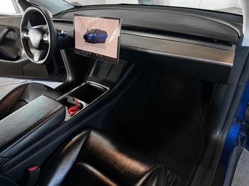 2022 Tesla Model Y Long Range Dual Motor All-Wheel Drive