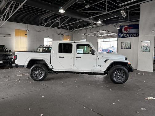 2026 Jeep Gladiator Sport S