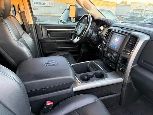 2018 RAM 2500 Laramie Crew Cab 4x4 6'4' Box