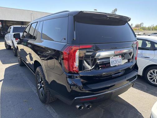 Onyx Black 2022 GMC Yukon XL AT4
