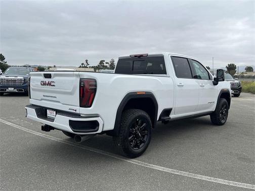 2025 GMC Sierra 2500 AT4