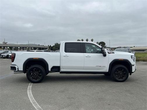2025 GMC Sierra 2500 AT4
