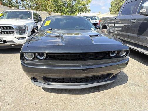 Pitch Black Clearcoat 2019 Dodge Challenger SXT