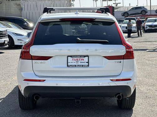 2020 Volvo XC60 Recharge Plug-In Hybrid T8 Momentum