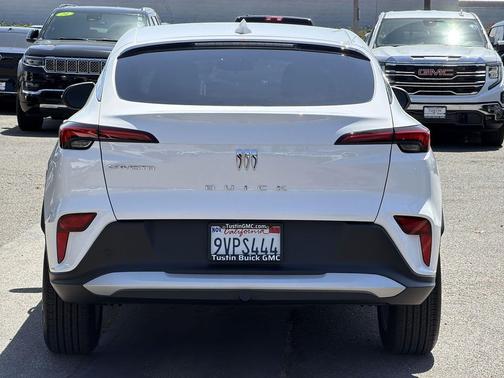 Summit White 2025 Buick Envista Preferred FWD