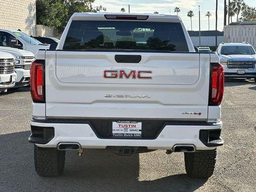 2025 GMC Sierra 1500 AT4