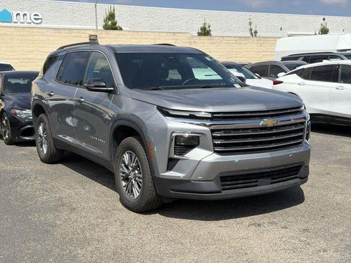 Sterling Gray Metallic 2025 Chevrolet Traverse LT