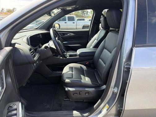 Sterling Gray Metallic 2025 Chevrolet Traverse LT