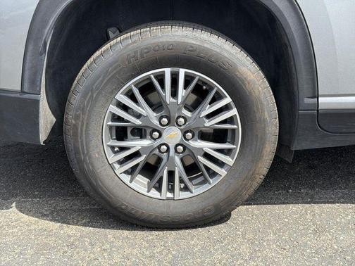 Sterling Gray Metallic 2025 Chevrolet Traverse LT