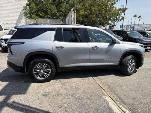 Sterling Gray Metallic 2025 Chevrolet Traverse LT