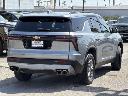 Sterling Gray Metallic 2025 Chevrolet Traverse LT