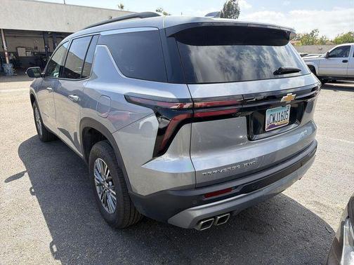 Sterling Gray Metallic 2025 Chevrolet Traverse LT