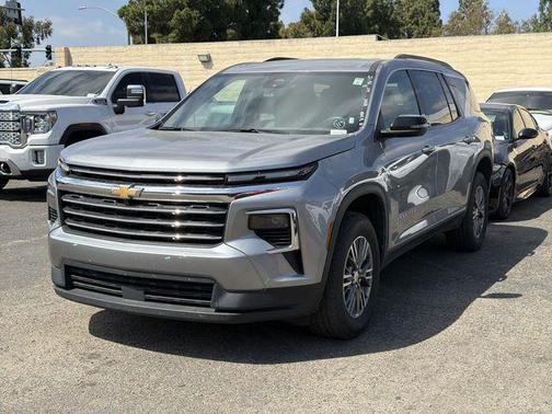 Sterling Gray Metallic 2025 Chevrolet Traverse LT