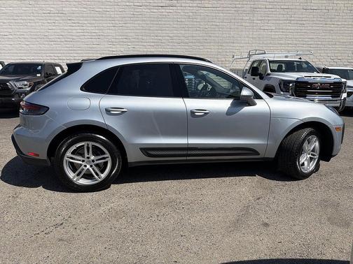 Dolomite Silver Metallic 2024 Porsche Macan Macan