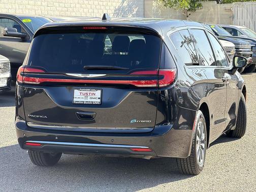 Brilliant Black Crystal Pearlcoat 2023 Chrysler Pacifica Hybrid Touring L