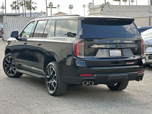 2025 Chevrolet Suburban RST