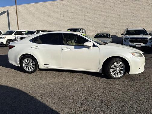Starfire Pearl 2013 Lexus ES 300h Base