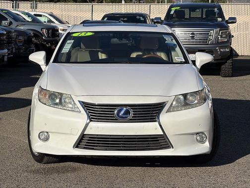 Starfire Pearl 2013 Lexus ES 300h Base