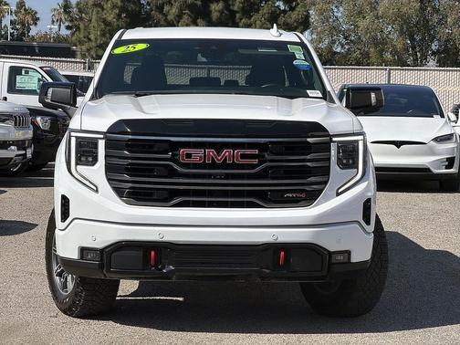 Summit White 2025 GMC Sierra 1500 AT4