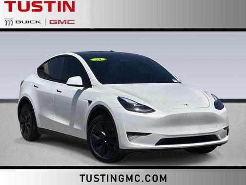Pearl White Multi-Coat 2025 Tesla Model Y Long Range Dual Motor Rear-Wheel Drive