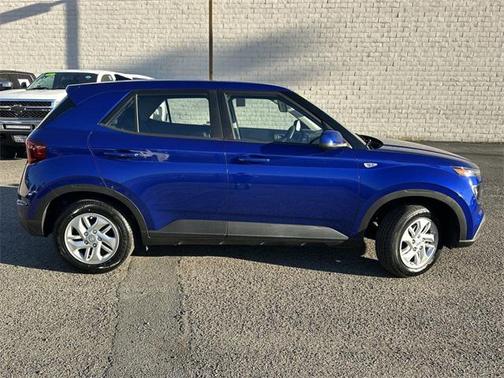 2022 Hyundai VENUE SE