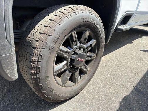 Summit White 2025 GMC Sierra 2500 AT4