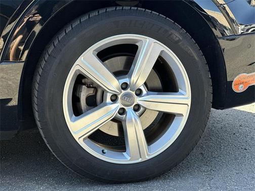 2019 Audi e-tron Premium Plus