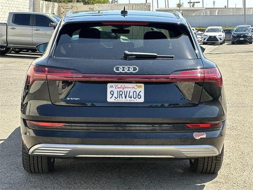 2019 Audi e-tron Premium Plus