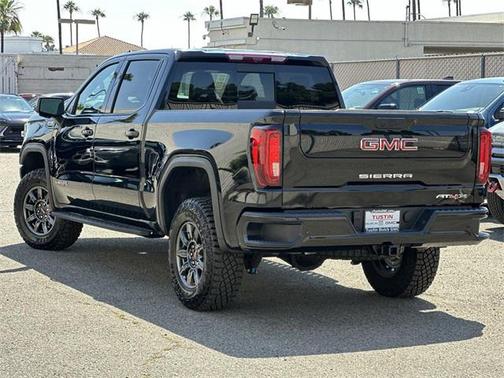 2025 GMC Sierra 1500 AT4X