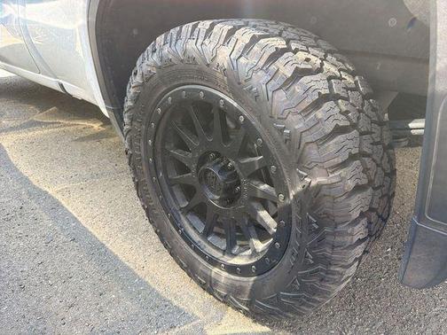 Summit White 2020 GMC Sierra 1500 SLE