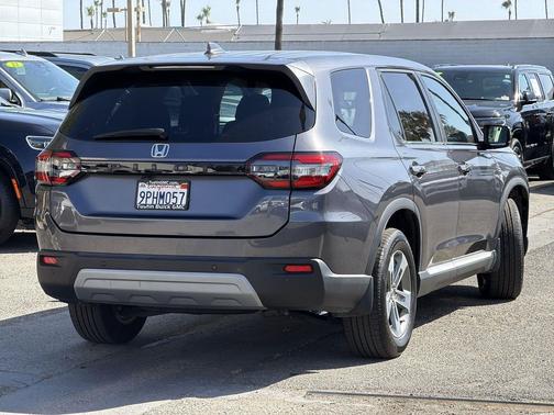 Modern Steel Metallic 2023 Honda Pilot 2WD EX-L 7 Passenger
