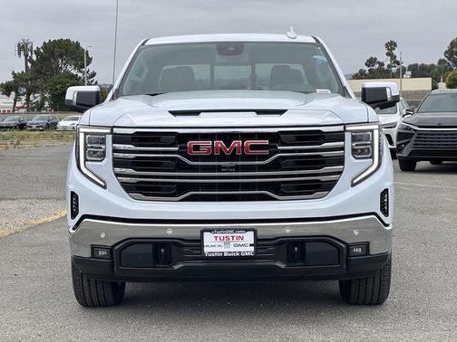 Glacier White Tricoat 2026 GMC Sierra 1500 SLT